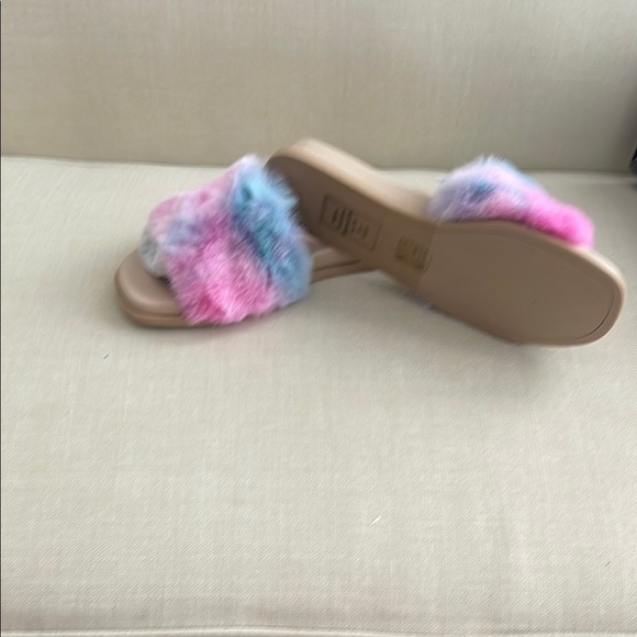 Colorful Faux Fur Women's Slippers - Picture 3 of 4